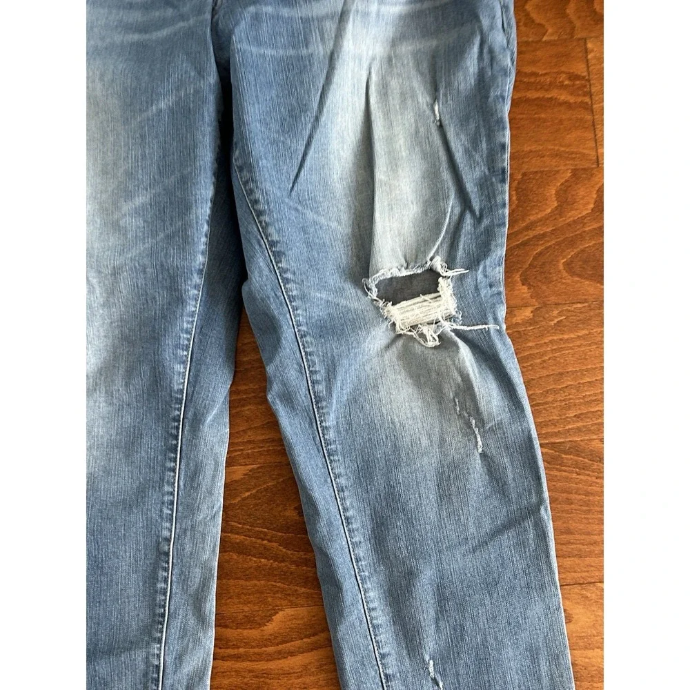 Torrid Boyfriend Straight Mid-Rise Jean Karma Medium Wash Denim Sz 22 R Distress